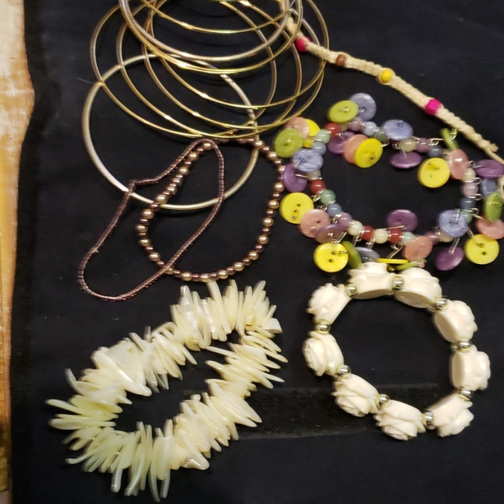 Bracelet lot